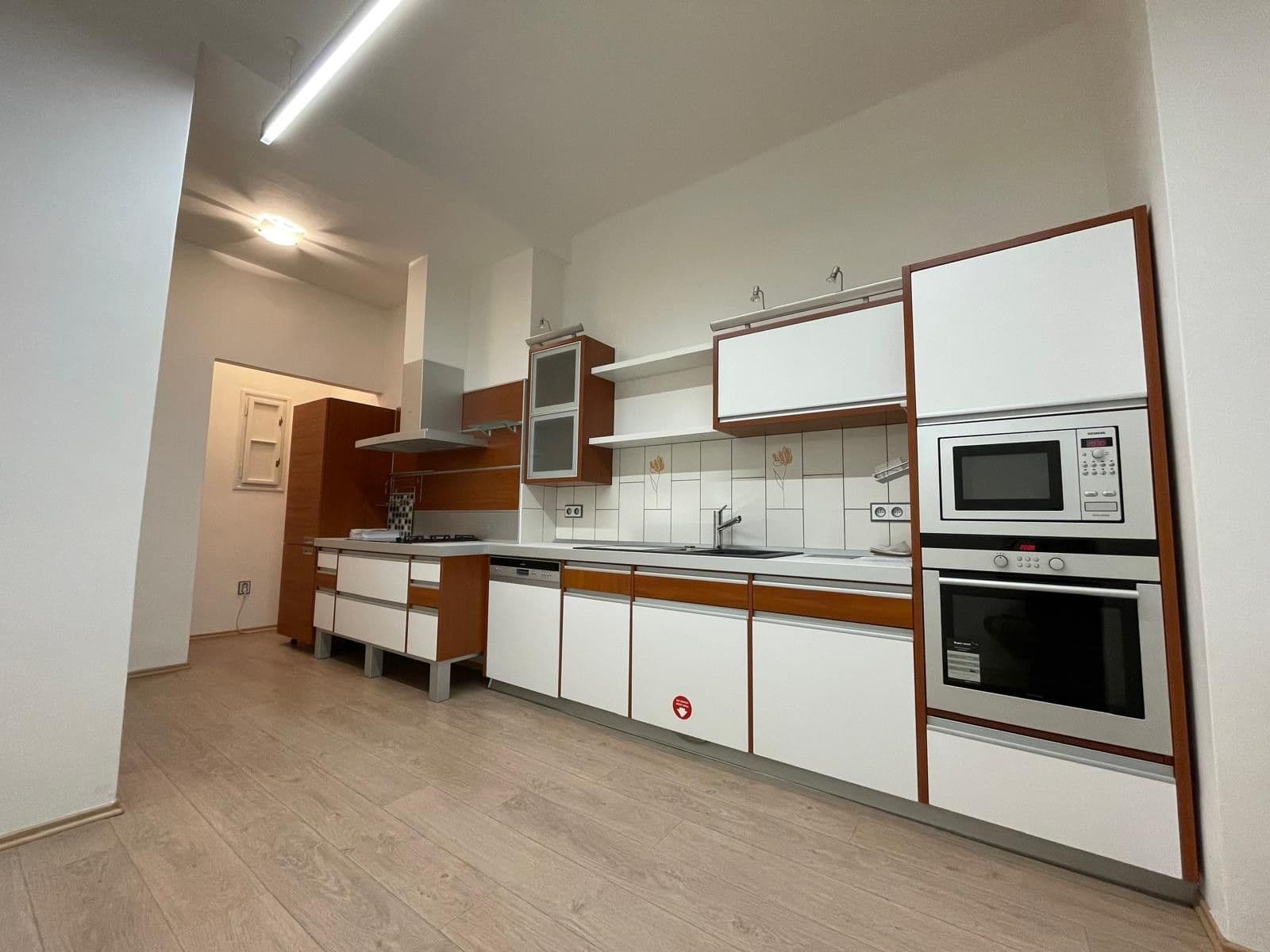 Pronájem bytu 3+1 110 m², Lucemburská, Praha, Praha Pronájem bytu 3+1 110 m², Lucemburská, Praha, Praha