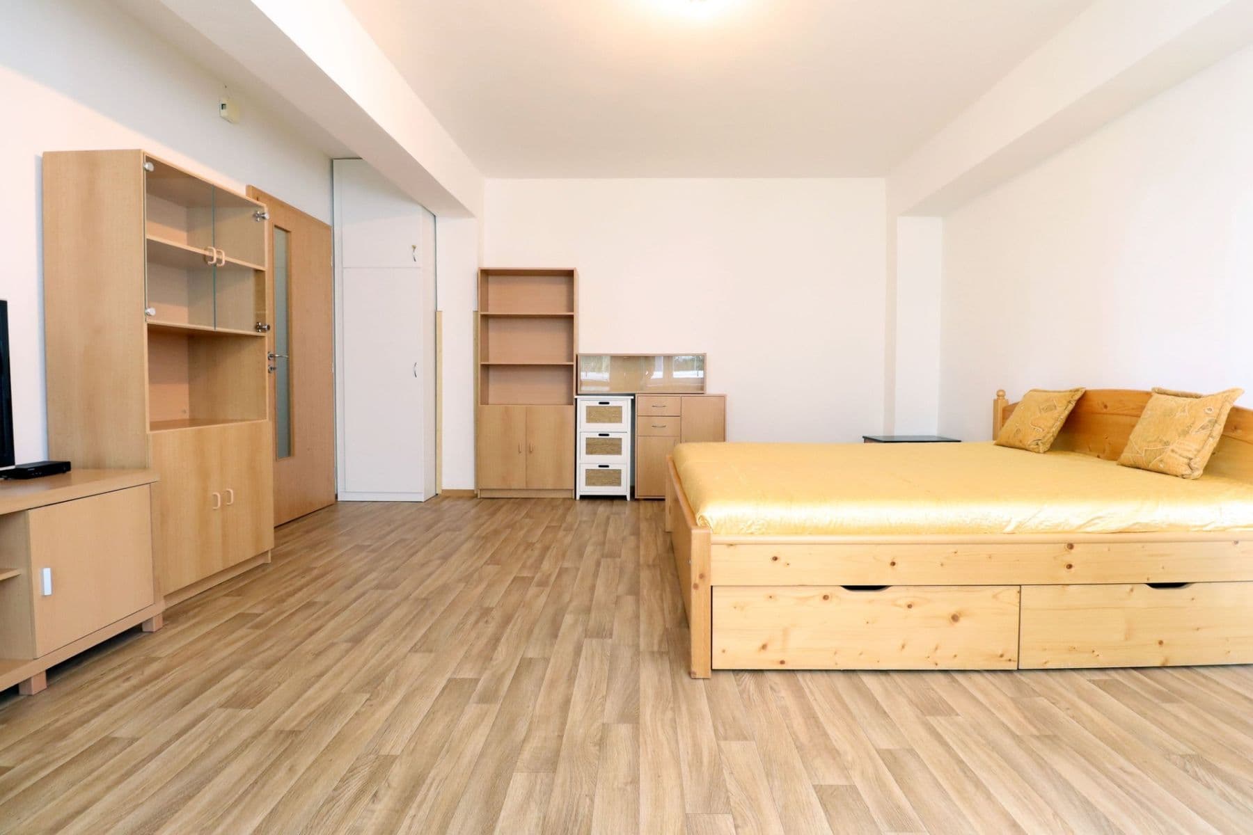 Pronájem bytu 1+1 44 m², Jana Švermy, Benešov, Středočeský kraj Pronájem bytu 1+1 44 m², Jana Švermy, Benešov, Středočeský kraj
