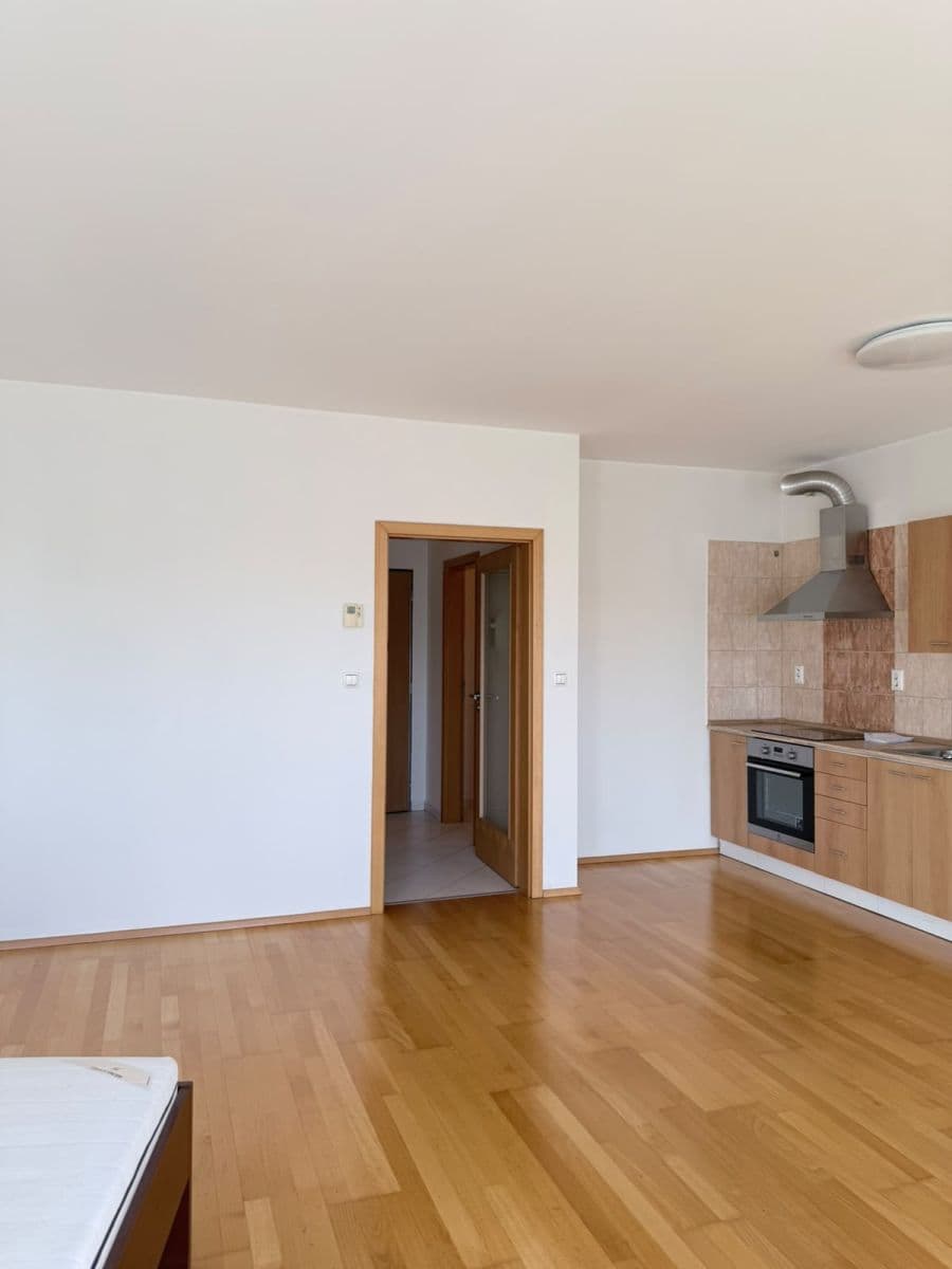 Prodej bytu 2+kk 64 m², Suchdolské náměstí, Praha, Praha Prodej bytu 2+kk 64 m², Suchdolské náměstí, Praha, Praha
