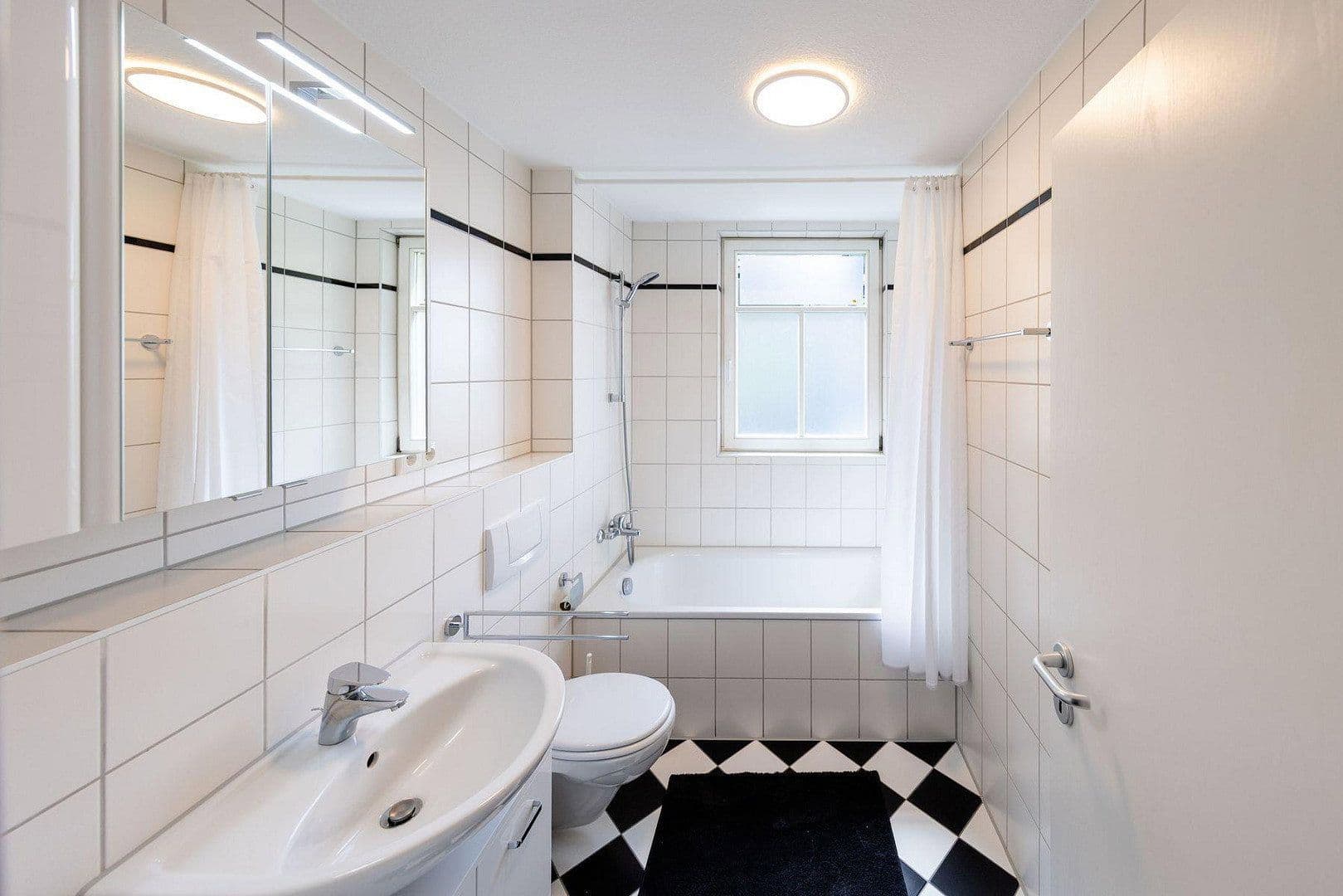 Pronájem bytu 1+1 36 m², Helmstr. 10, Erlangen, Bavorsko Pronájem bytu 1+1 36 m², Helmstr. 10, Erlangen, Bavorsko