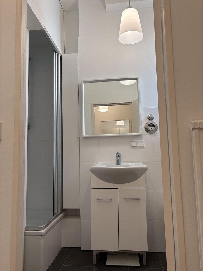 Prodej bytu 1+1 40 m², Güntzelstr.66, Berlin, Berlín Prodej bytu 1+1 40 m², Güntzelstr.66, Berlin, Berlín
