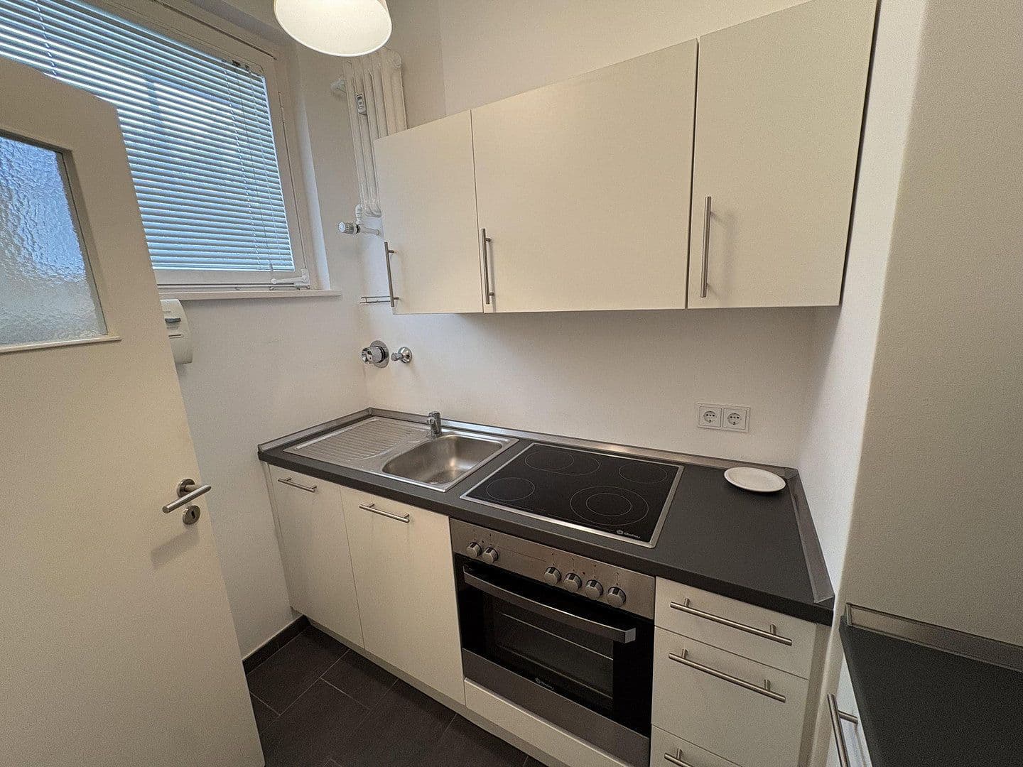 Prodej bytu 1+1 40 m², Güntzelstr.66, Berlin, Berlín Prodej bytu 1+1 40 m², Güntzelstr.66, Berlin, Berlín