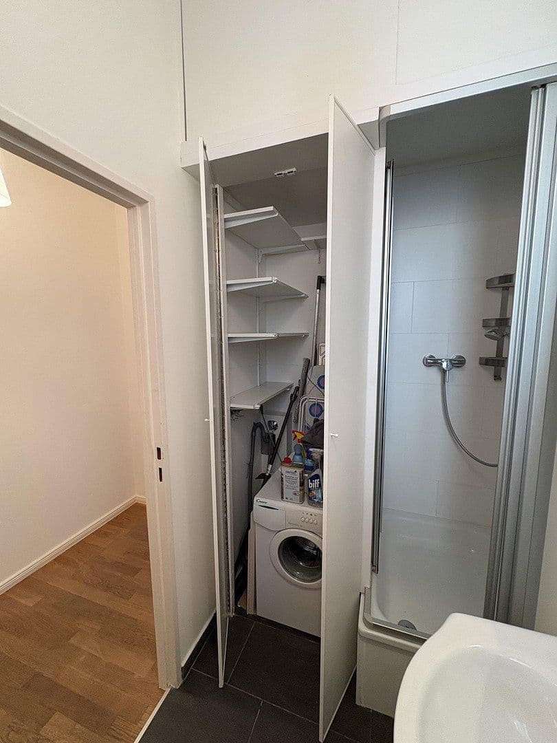 Prodej bytu 1+1 40 m², Güntzelstr.66, Berlin, Berlín Prodej bytu 1+1 40 m², Güntzelstr.66, Berlin, Berlín