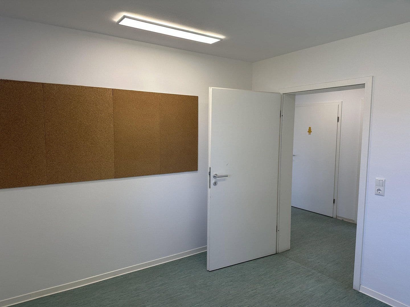 Pronájem kanceláře 141 m², Bad Kleinen, Mecklenburg-Vorpommern Pronájem kanceláře 141 m², Bad Kleinen, Mecklenburg-Vorpommern