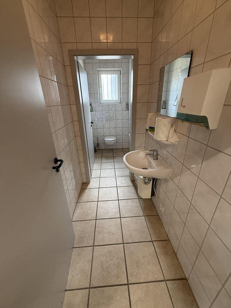 Prodej nebytového prostoru 1.968 m², Angerweiher 5A, Nabburg, Bavorsko Prodej nebytového prostoru 1.968 m², Angerweiher 5A, Nabburg, Bavorsko