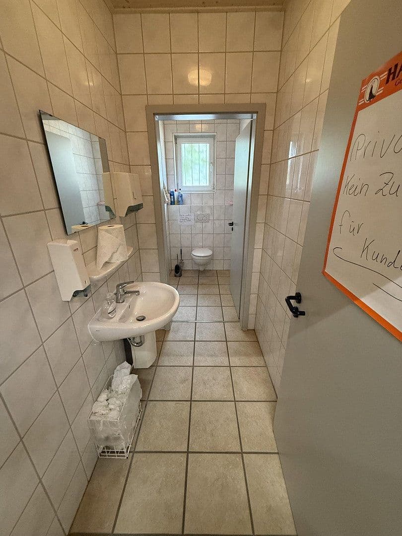 Prodej nebytového prostoru 1.968 m², Angerweiher 5A, Nabburg, Bavorsko Prodej nebytového prostoru 1.968 m², Angerweiher 5A, Nabburg, Bavorsko