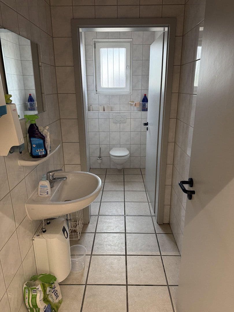 Prodej nebytového prostoru 2.090 m², Neuburger Straße 22, Reichertshofen, Bavorsko Prodej nebytového prostoru 2.090 m², Neuburger Straße 22, Reichertshofen, Bavorsko