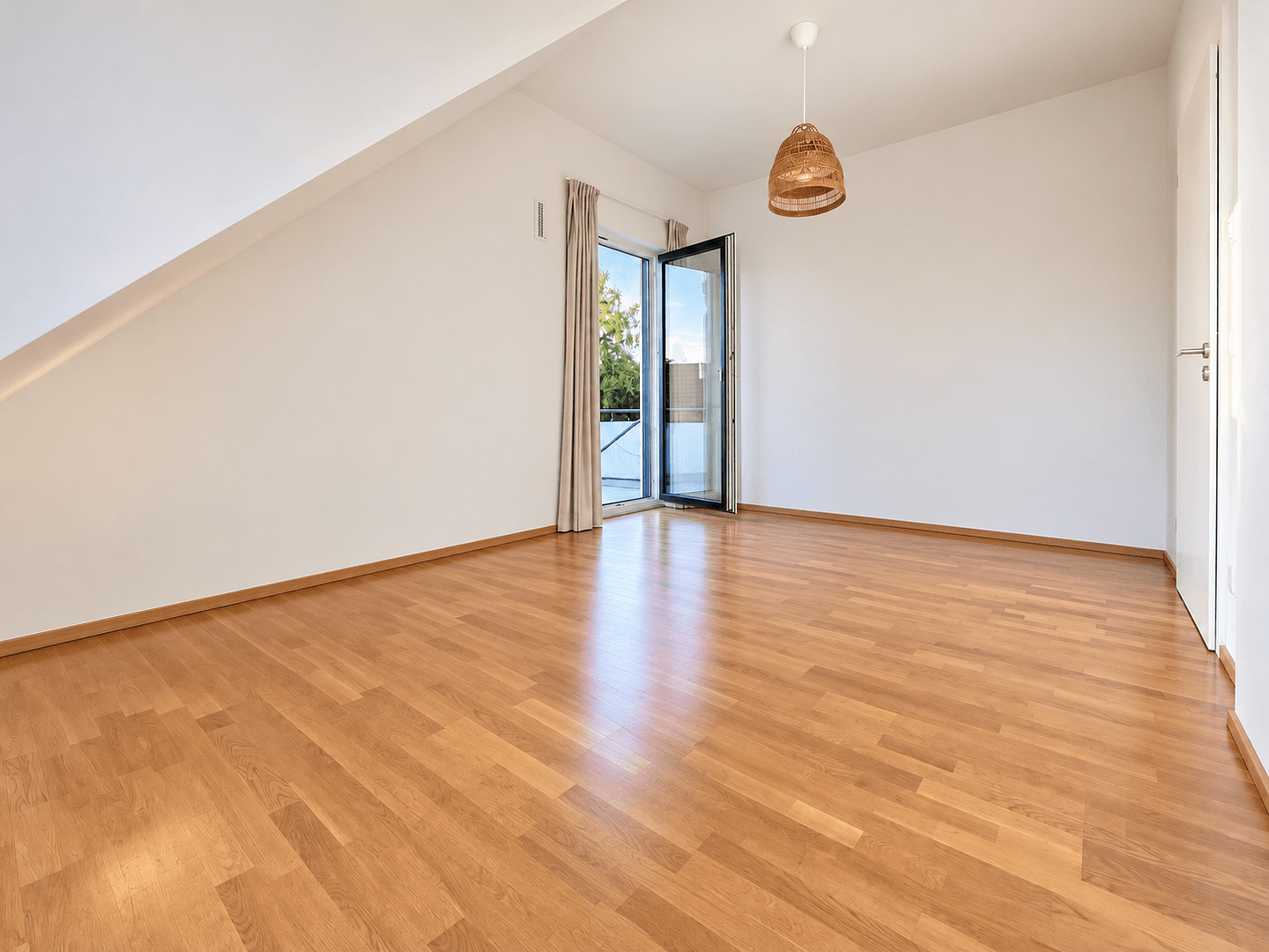 Pronájem bytu 3+1 75 m², Hötzlring 20, München, Bavorsko Pronájem bytu 3+1 75 m², Hötzlring 20, München, Bavorsko