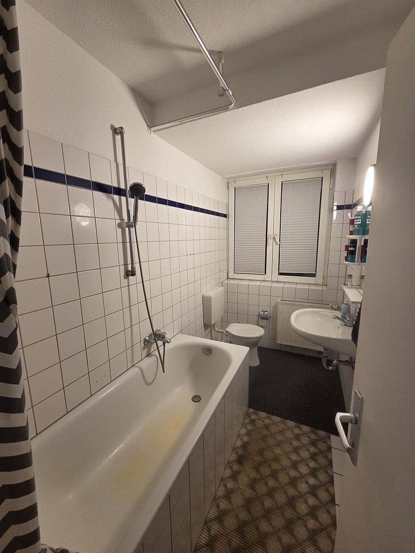 Pronájem bytu 1+1 36 m², Mühlenkamp 10, Düsseldorf, Severní Porýní-Vestfálsko Pronájem bytu 1+1 36 m², Mühlenkamp 10, Düsseldorf, Severní Porýní-Vestfálsko