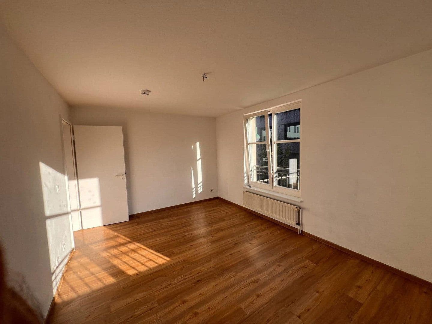 Pronájem bytu 3+1 78 m², Friedrich-Ebert-Straße 15, Eberswalde, Braniborsko Pronájem bytu 3+1 78 m², Friedrich-Ebert-Straße 15, Eberswalde, Braniborsko