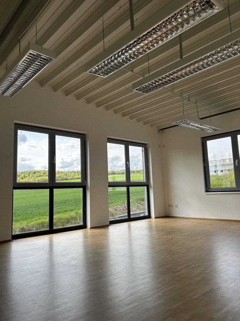 Pronájem kanceláře 130 m², Carl Zeiss Str. 8, Bad Camberg, Hessen Pronájem kanceláře 130 m², Carl Zeiss Str. 8, Bad Camberg, Hessen