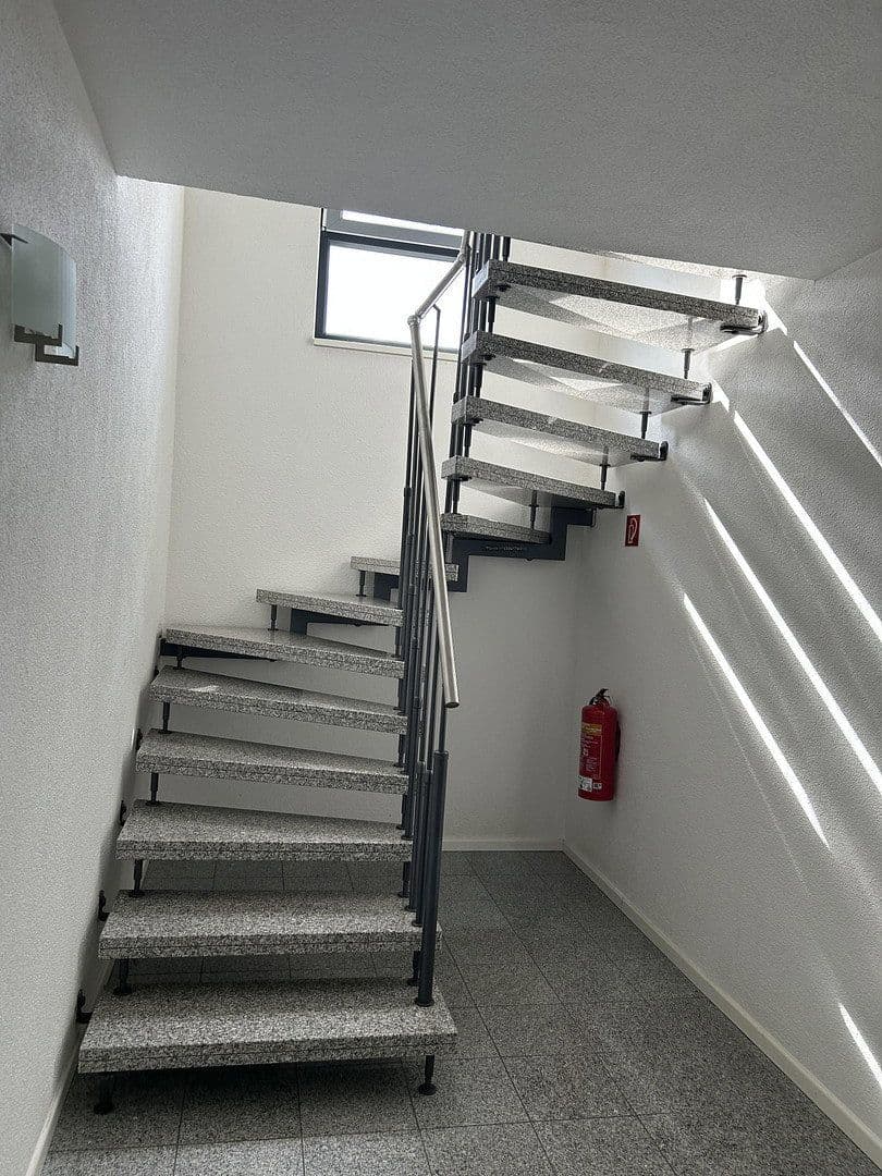 Pronájem kanceláře 130 m², Carl Zeiss Str. 8, Bad Camberg, Hessen Pronájem kanceláře 130 m², Carl Zeiss Str. 8, Bad Camberg, Hessen