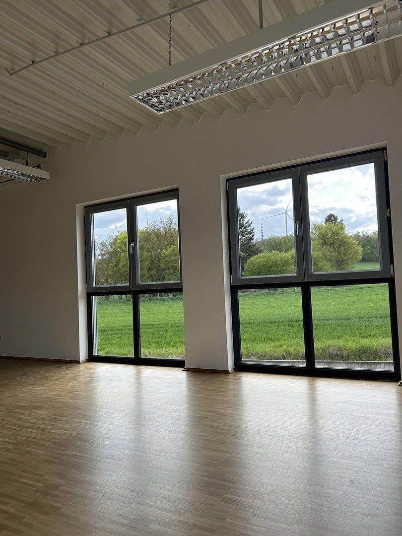 Pronájem kanceláře 130 m², Carl Zeiss Str. 8, Bad Camberg, Hessen Pronájem kanceláře 130 m², Carl Zeiss Str. 8, Bad Camberg, Hessen