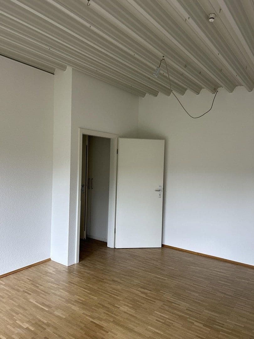 Pronájem kanceláře 130 m², Carl Zeiss Str. 8, Bad Camberg, Hessen Pronájem kanceláře 130 m², Carl Zeiss Str. 8, Bad Camberg, Hessen