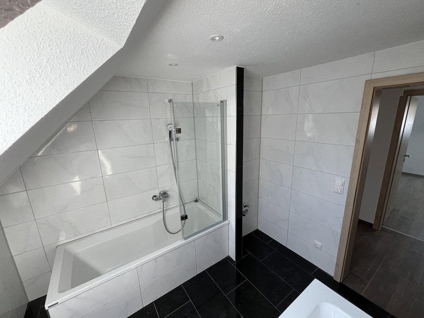 Pronájem bytu 3+1 50 m², Loheweg 2, Erlangen - Dechsendorf, Bavorsko Pronájem bytu 3+1 50 m², Loheweg 2, Erlangen - Dechsendorf, Bavorsko