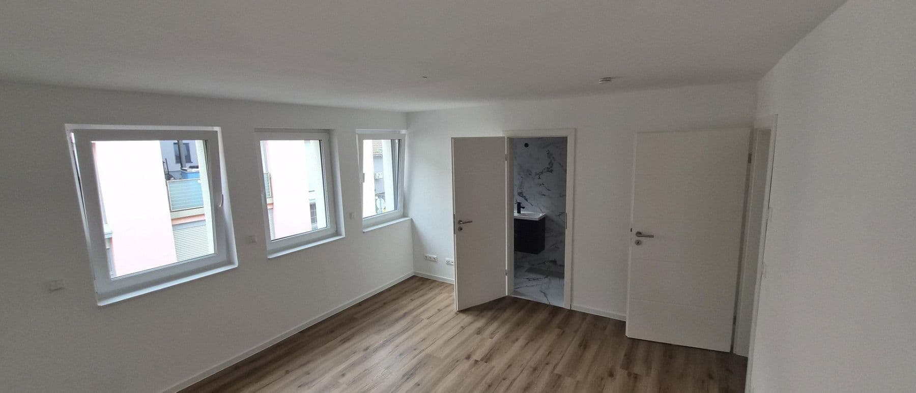 Pronájem bytu 4+kk 109 m², Frankfurt am Main, Hessen Pronájem bytu 4+kk 109 m², Frankfurt am Main, Hessen