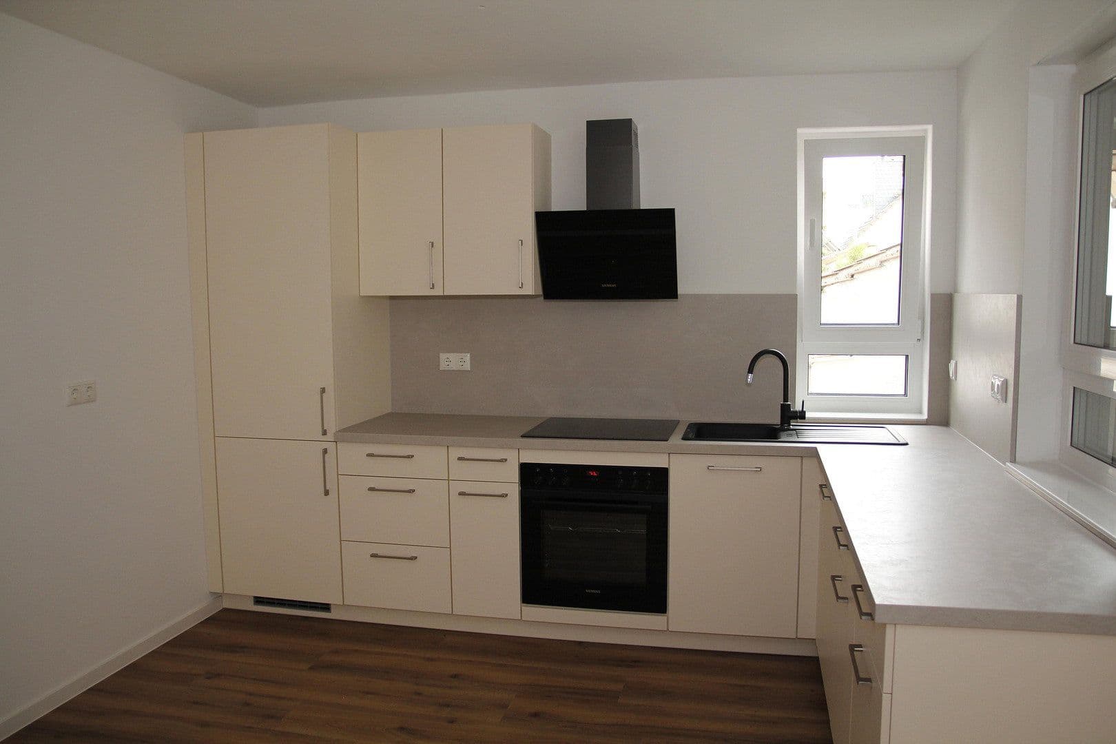 Pronájem bytu 4+kk 109 m², Frankfurt am Main, Hessen Pronájem bytu 4+kk 109 m², Frankfurt am Main, Hessen