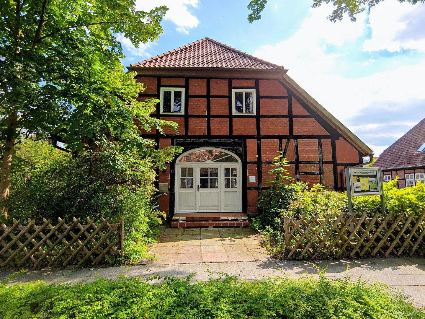 Prodej domu 350 m², pozemek 2.500 m², Soltauer Straße 19, Uelzen, Dolní Sasko Prodej domu 350 m², pozemek 2.500 m², Soltauer Straße 19, Uelzen, Dolní Sasko