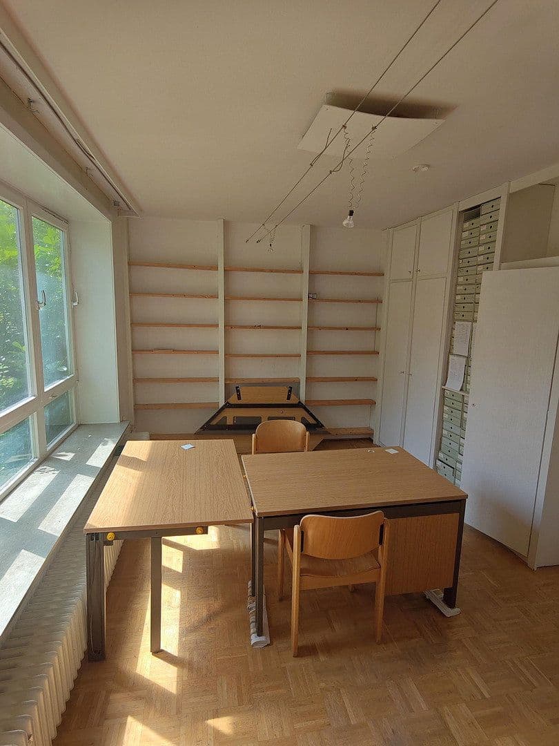 Prodej domu 350 m², pozemek 2.500 m², Soltauer Straße 19, Uelzen, Dolní Sasko Prodej domu 350 m², pozemek 2.500 m², Soltauer Straße 19, Uelzen, Dolní Sasko