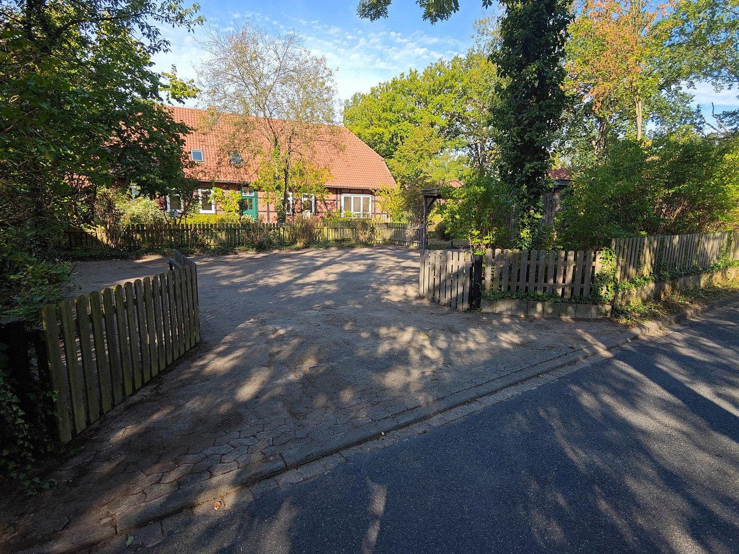 Prodej domu 350 m², pozemek 2.500 m², Soltauer Straße 19, Uelzen, Dolní Sasko Prodej domu 350 m², pozemek 2.500 m², Soltauer Straße 19, Uelzen, Dolní Sasko