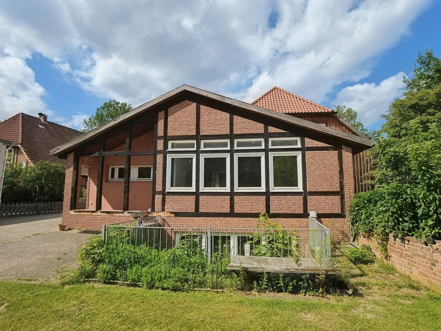 Prodej domu 350 m², pozemek 2.500 m², Soltauer Straße 19, Uelzen, Dolní Sasko Prodej domu 350 m², pozemek 2.500 m², Soltauer Straße 19, Uelzen, Dolní Sasko