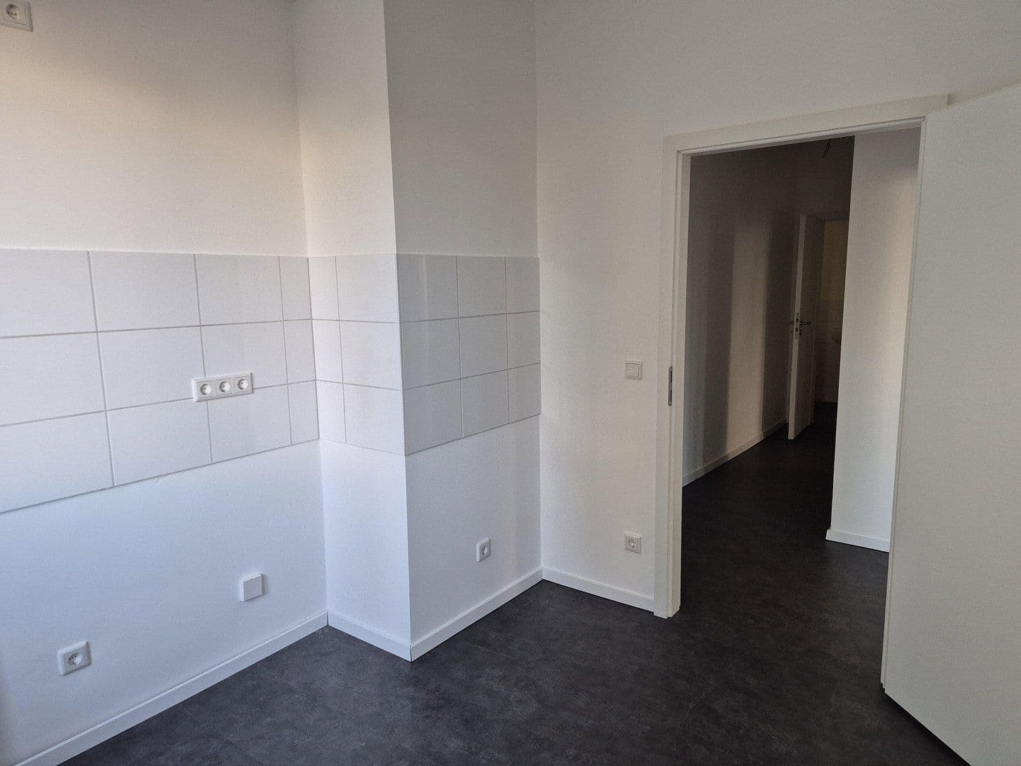 Pronájem bytu 2+1 61 m², Düsseldorf, Severní Porýní-Vestfálsko Pronájem bytu 2+1 61 m², Düsseldorf, Severní Porýní-Vestfálsko