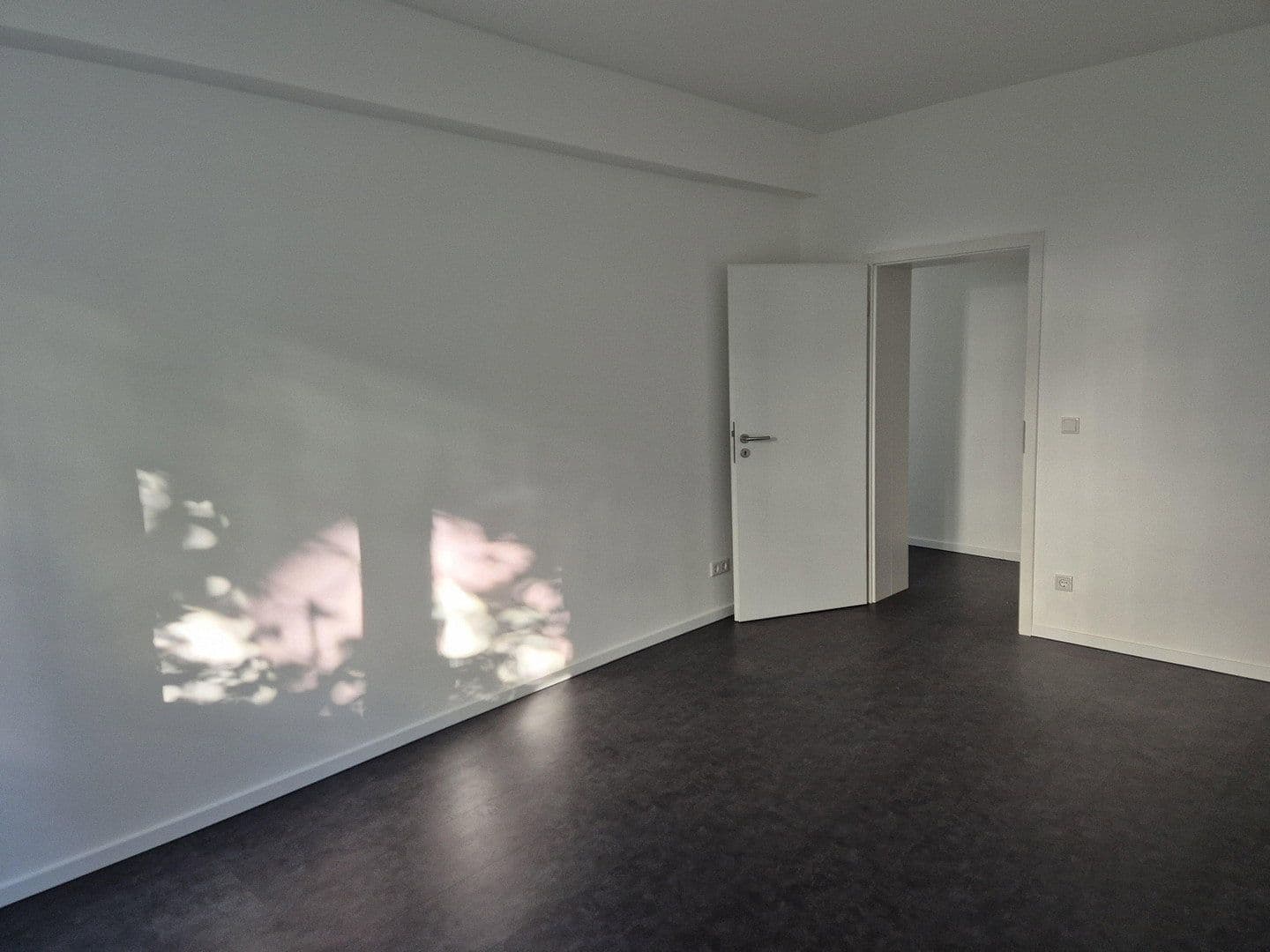 Pronájem bytu 2+1 61 m², Düsseldorf, Severní Porýní-Vestfálsko Pronájem bytu 2+1 61 m², Düsseldorf, Severní Porýní-Vestfálsko
