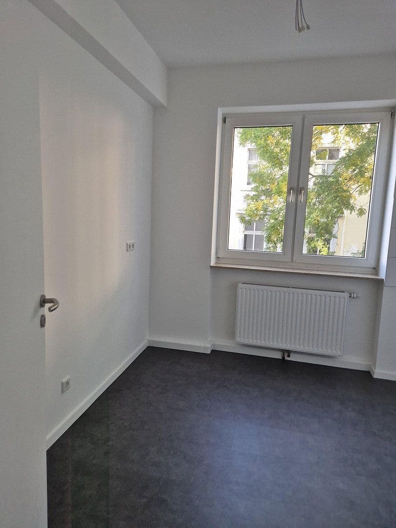 Pronájem bytu 2+1 61 m², Düsseldorf, Severní Porýní-Vestfálsko Pronájem bytu 2+1 61 m², Düsseldorf, Severní Porýní-Vestfálsko