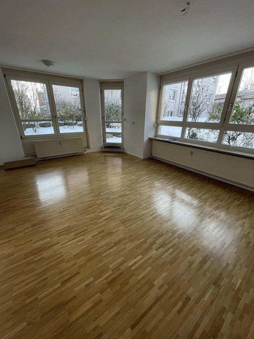 Pronájem bytu 2+kk 60 m², Stuttgart, Bádensko-Württembersko Pronájem bytu 2+kk 60 m², Stuttgart, Bádensko-Württembersko