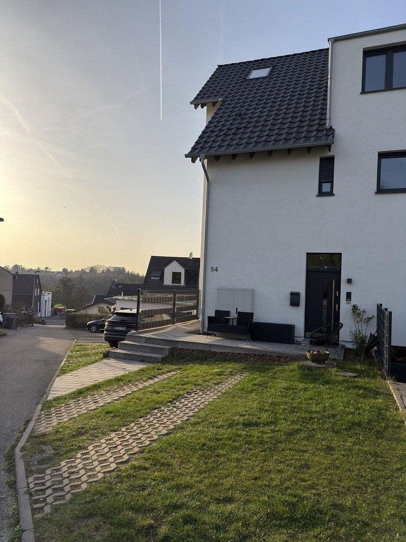 Pronájem bytu 4+1 135 m², Am Siefen 54, Solingen, Severní Porýní-Vestfálsko Pronájem bytu 4+1 135 m², Am Siefen 54, Solingen, Severní Porýní-Vestfálsko