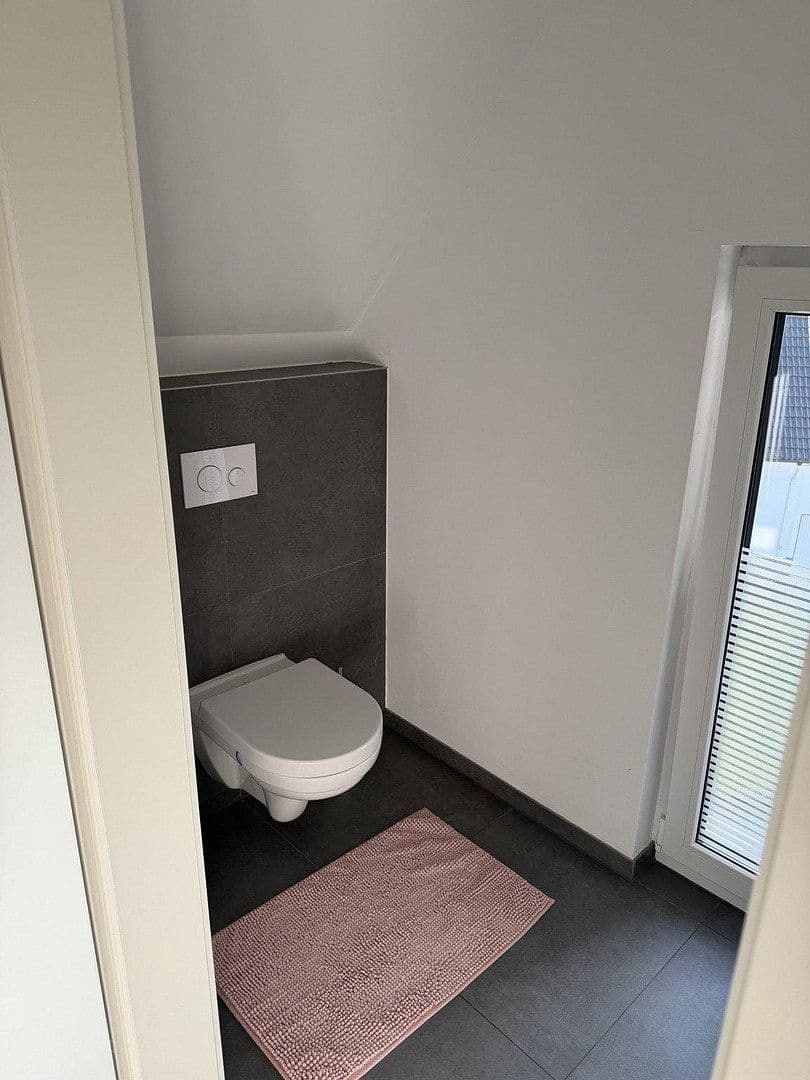 Pronájem bytu 4+1 135 m², Am Siefen 54, Solingen, Severní Porýní-Vestfálsko Pronájem bytu 4+1 135 m², Am Siefen 54, Solingen, Severní Porýní-Vestfálsko
