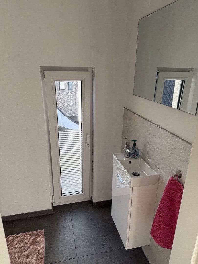 Pronájem bytu 4+1 135 m², Am Siefen 54, Solingen, Severní Porýní-Vestfálsko Pronájem bytu 4+1 135 m², Am Siefen 54, Solingen, Severní Porýní-Vestfálsko