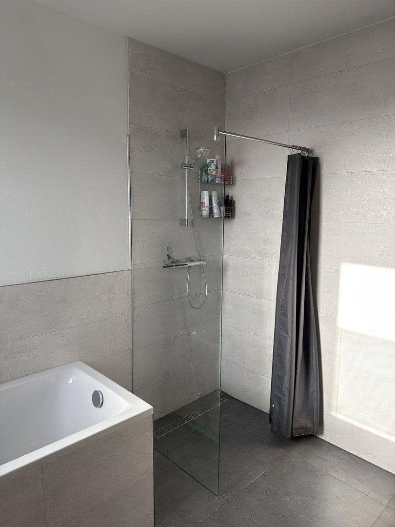 Pronájem bytu 4+1 135 m², Am Siefen 54, Solingen, Severní Porýní-Vestfálsko Pronájem bytu 4+1 135 m², Am Siefen 54, Solingen, Severní Porýní-Vestfálsko