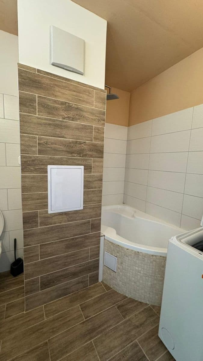 Pronájem bytu 1+1 35 m², Telečská, Jihlava, Kraj Vysočina Pronájem bytu 1+1 35 m², Telečská, Jihlava, Kraj Vysočina
