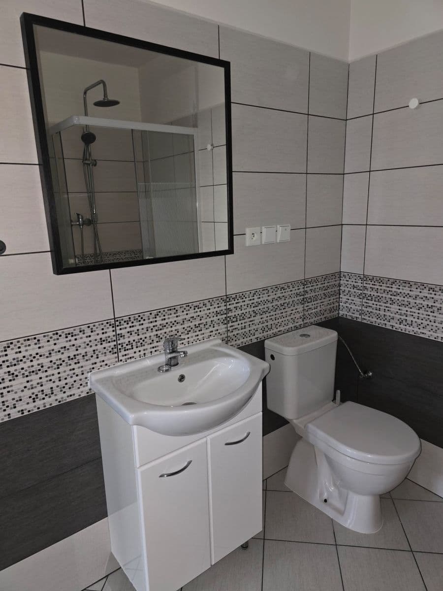 Pronájem bytu 2+1 75 m², Komenského náměstí, Jičín, Královéhradecký kraj Pronájem bytu 2+1 75 m², Komenského náměstí, Jičín, Královéhradecký kraj