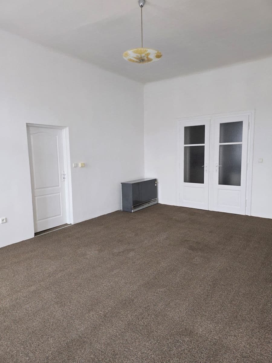 Pronájem bytu 2+1 75 m², Komenského náměstí, Jičín, Královéhradecký kraj Pronájem bytu 2+1 75 m², Komenského náměstí, Jičín, Královéhradecký kraj