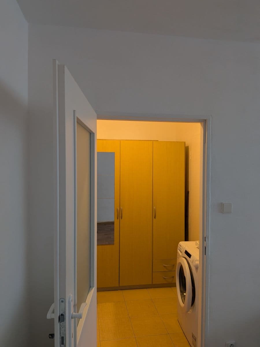 Pronájem bytu 1+kk 28 m², Bělčická, Praha, Praha Pronájem bytu 1+kk 28 m², Bělčická, Praha, Praha