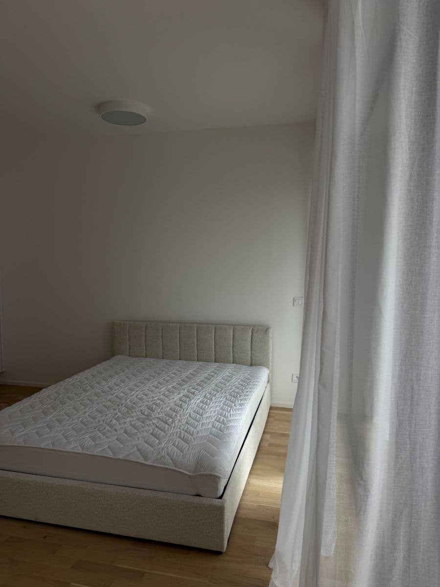 Pronájem bytu 1+kk 39 m², Hartigova, Praha, Praha Pronájem bytu 1+kk 39 m², Hartigova, Praha, Praha