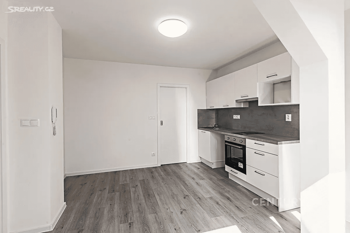 Pronájem bytu 2+kk 33 m², Humna, Kladno, Středočeský kraj Pronájem bytu 2+kk 33 m², Humna, Kladno, Středočeský kraj