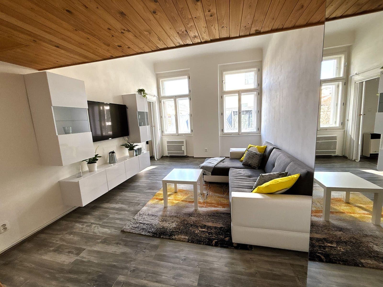 Pronájem bytu 1+1 40 m², Pernerova, Praha, Praha Pronájem bytu 1+1 40 m², Pernerova, Praha, Praha