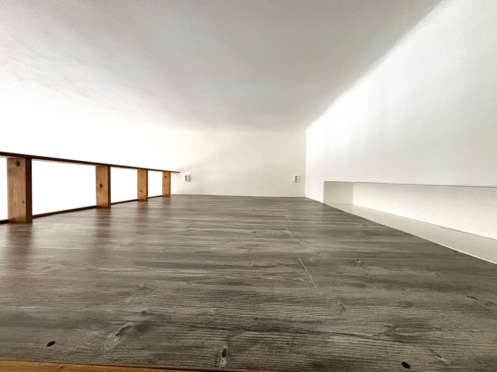Pronájem bytu 1+1 40 m², Pernerova, Praha, Praha Pronájem bytu 1+1 40 m², Pernerova, Praha, Praha
