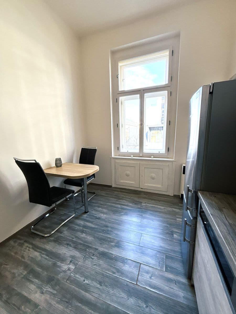 Pronájem bytu 1+1 40 m², Pernerova, Praha, Praha Pronájem bytu 1+1 40 m², Pernerova, Praha, Praha