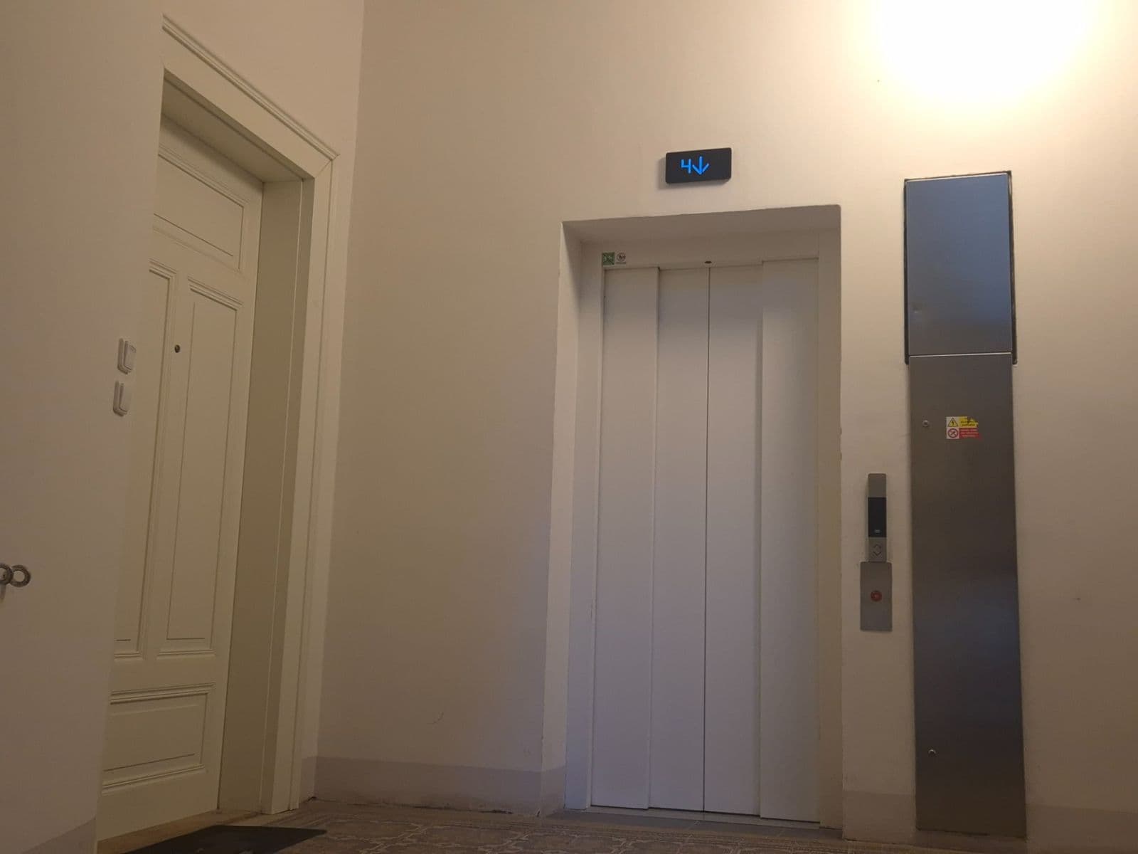 Pronájem bytu 1+1 40 m², Pernerova, Praha, Praha Pronájem bytu 1+1 40 m², Pernerova, Praha, Praha