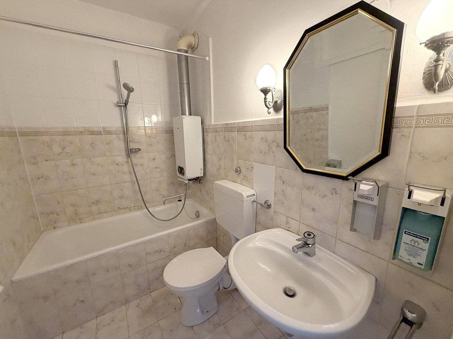 Pronájem bytu 2+1 44 m², Stuttgart, Bádensko-Württembersko Pronájem bytu 2+1 44 m², Stuttgart, Bádensko-Württembersko