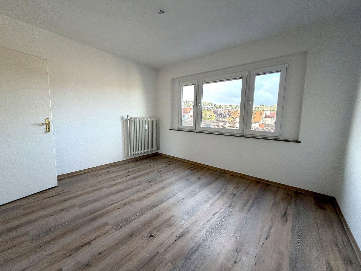 Pronájem bytu 2+1 44 m², Stuttgart, Bádensko-Württembersko Pronájem bytu 2+1 44 m², Stuttgart, Bádensko-Württembersko