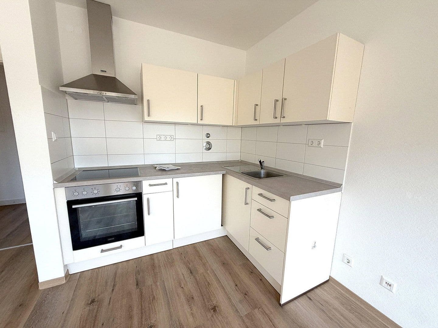 Pronájem bytu 2+1 44 m², Stuttgart, Bádensko-Württembersko Pronájem bytu 2+1 44 m², Stuttgart, Bádensko-Württembersko
