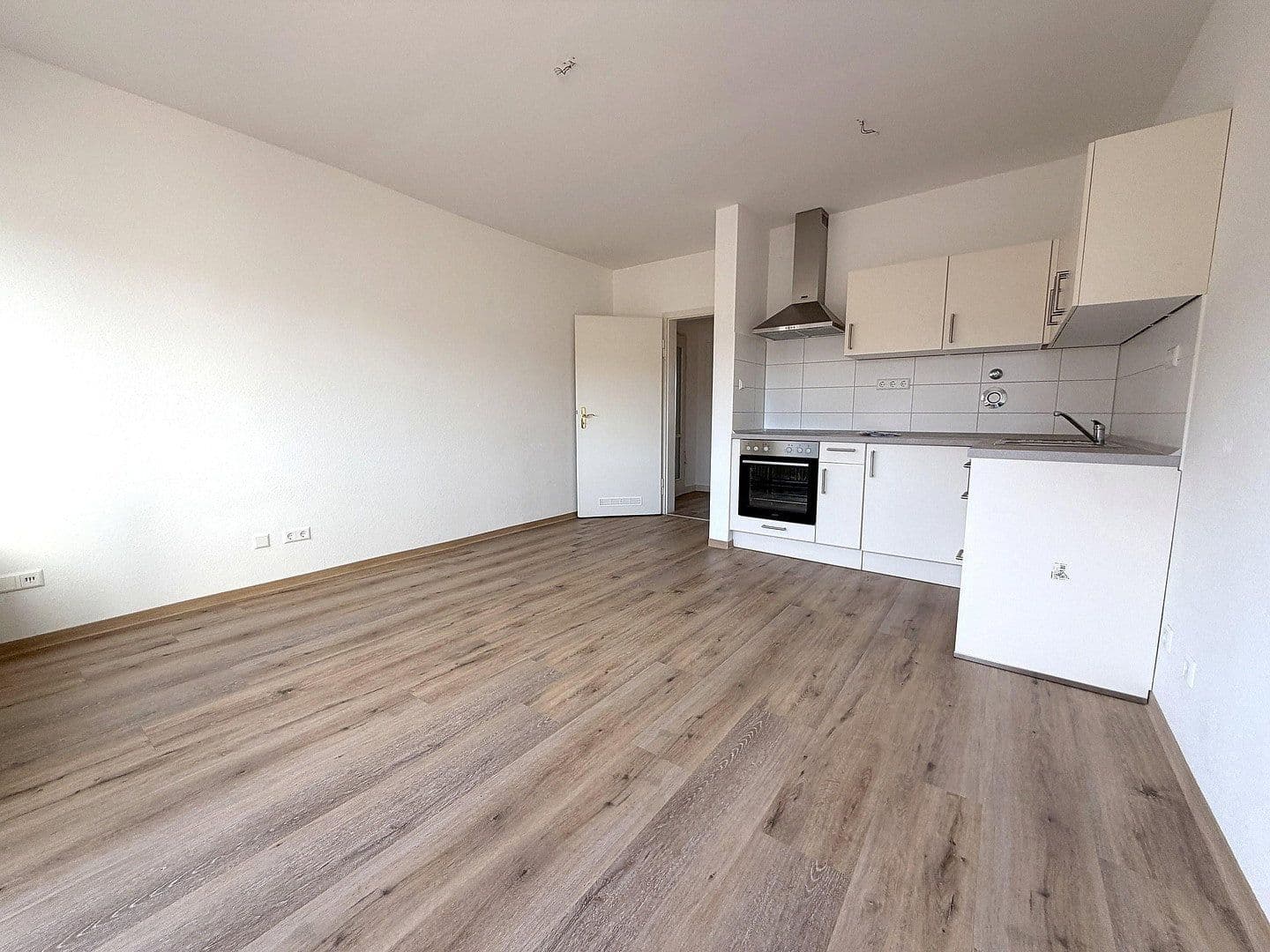 Pronájem bytu 2+1 44 m², Stuttgart, Bádensko-Württembersko Pronájem bytu 2+1 44 m², Stuttgart, Bádensko-Württembersko