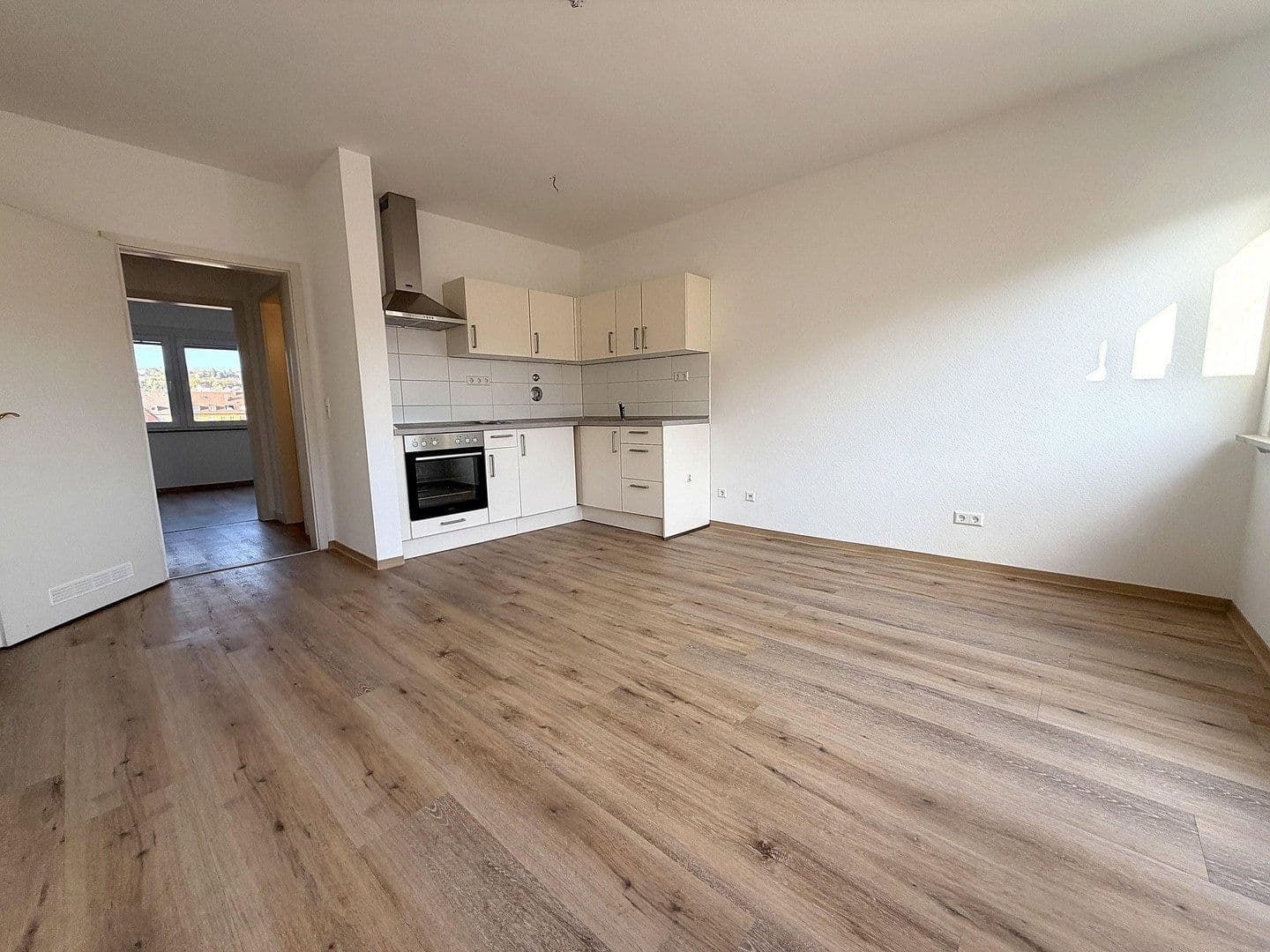 Pronájem bytu 2+1 44 m², Stuttgart, Bádensko-Württembersko Pronájem bytu 2+1 44 m², Stuttgart, Bádensko-Württembersko