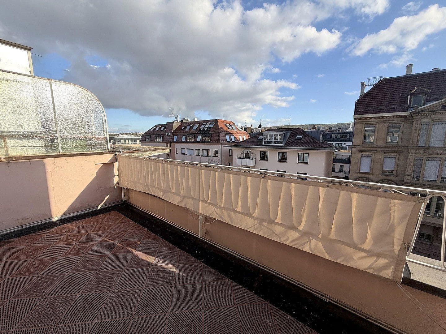 Pronájem bytu 2+1 44 m², Stuttgart, Bádensko-Württembersko Pronájem bytu 2+1 44 m², Stuttgart, Bádensko-Württembersko
