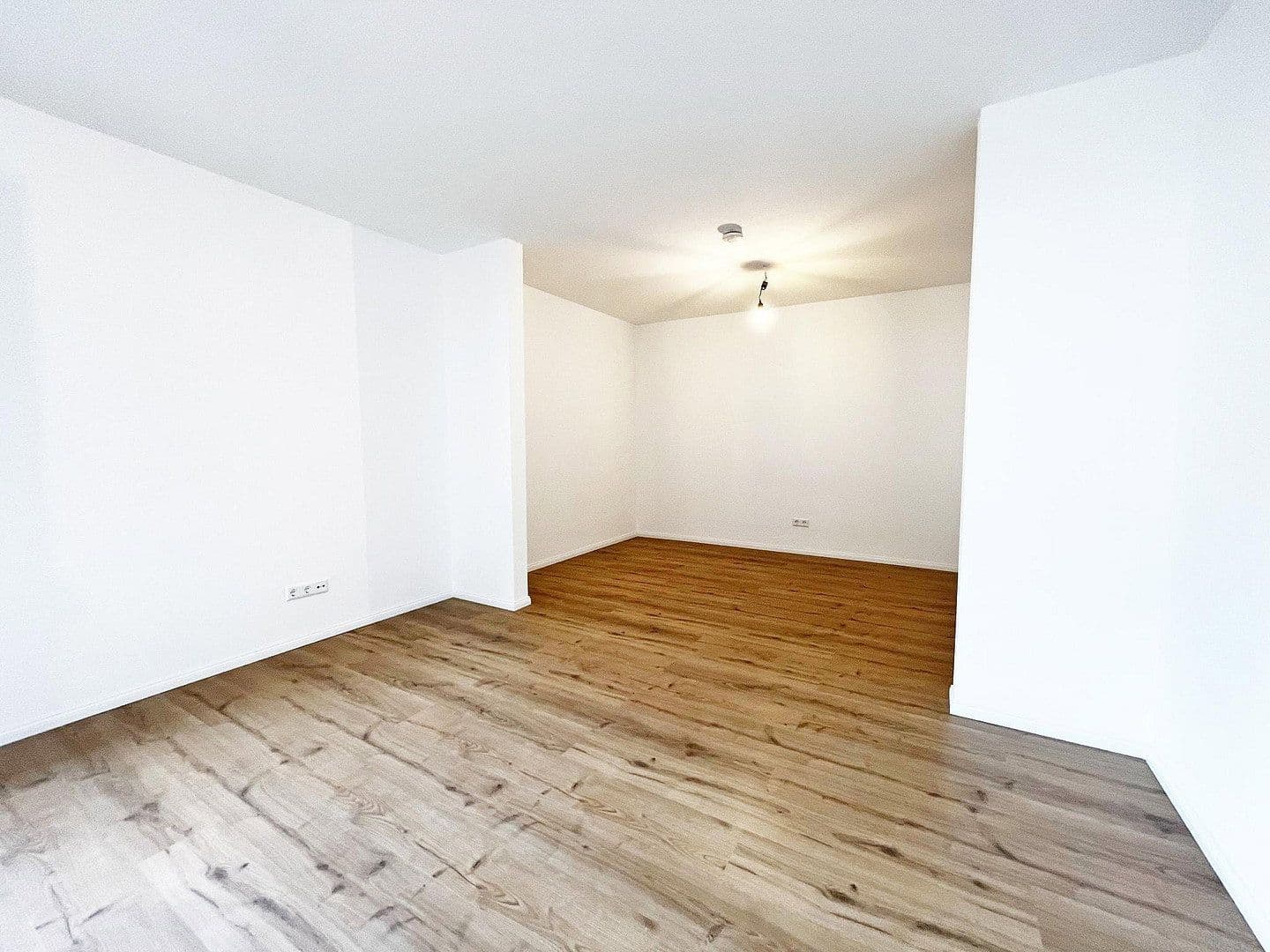Pronájem bytu 1+kk 44 m², Stuttgart, Bádensko-Württembersko Pronájem bytu 1+kk 44 m², Stuttgart, Bádensko-Württembersko
